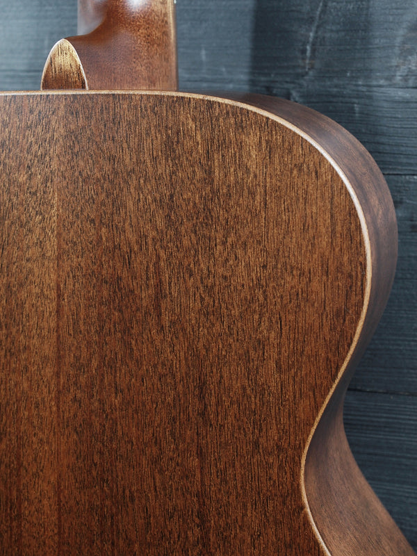 Mahogany wood grain on back of Martin 000-15 StreetMaster showing its solid mahogany back