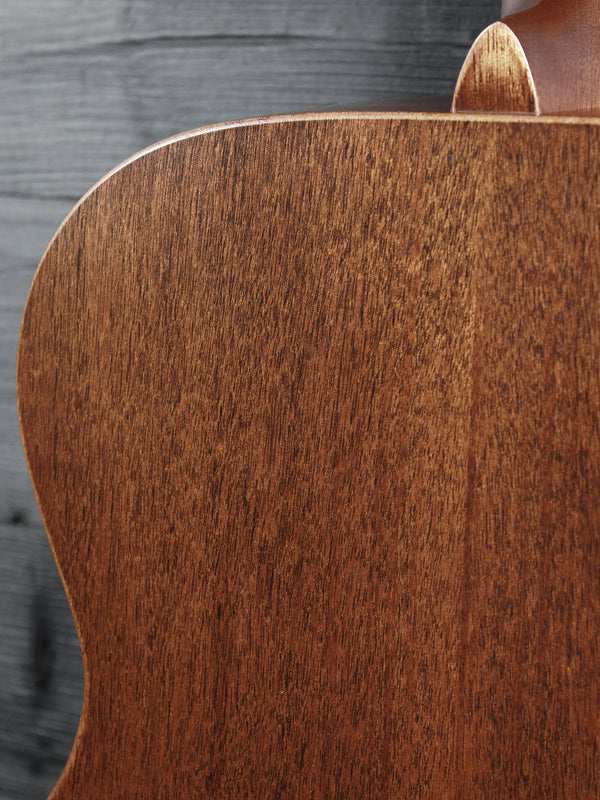 Close-up of the mahogany grain and finish on the back of the Martin 000-15 StreetMaster Upper bout
