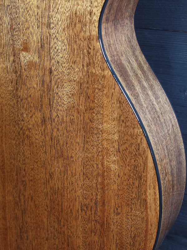     Martin 000-18 premium acoustic guitar at Tobias Music Mahogany back and sides