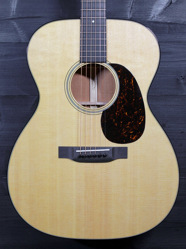 Martin 000-18 Acoustic Guitar – Solid Spruce & Solid Mahogany | Made in USA | Includes Hardshell Case