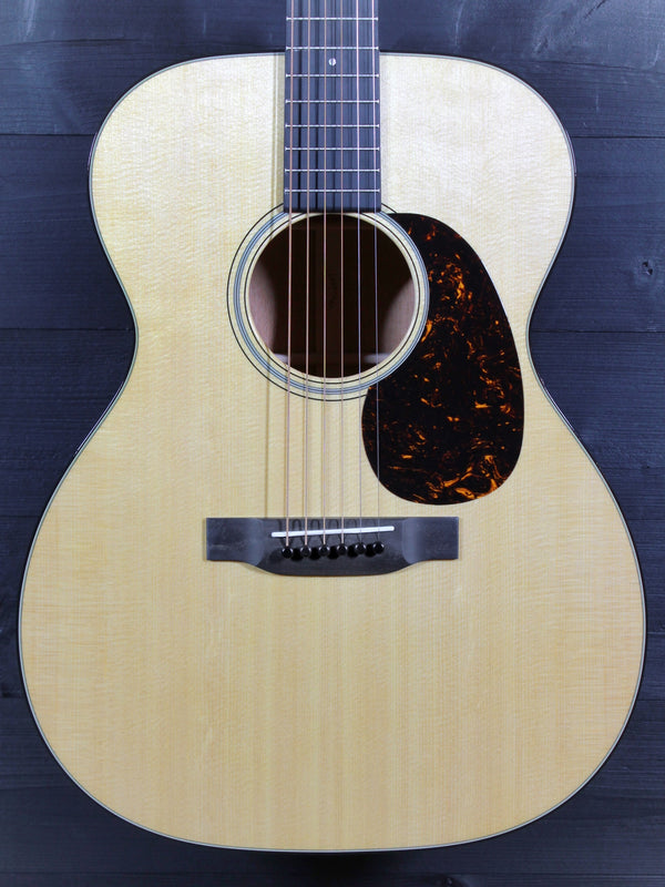 Martin 000-18 premium acoustic guitar at Tobias Music
