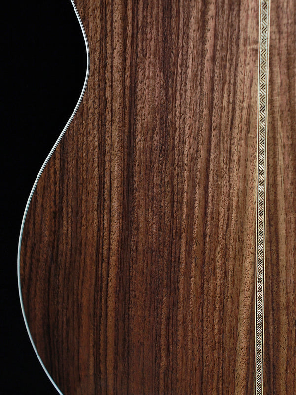 Martin 000-28 Modern Deluxe back with East Indian Rosewood zipper back stripe inlay