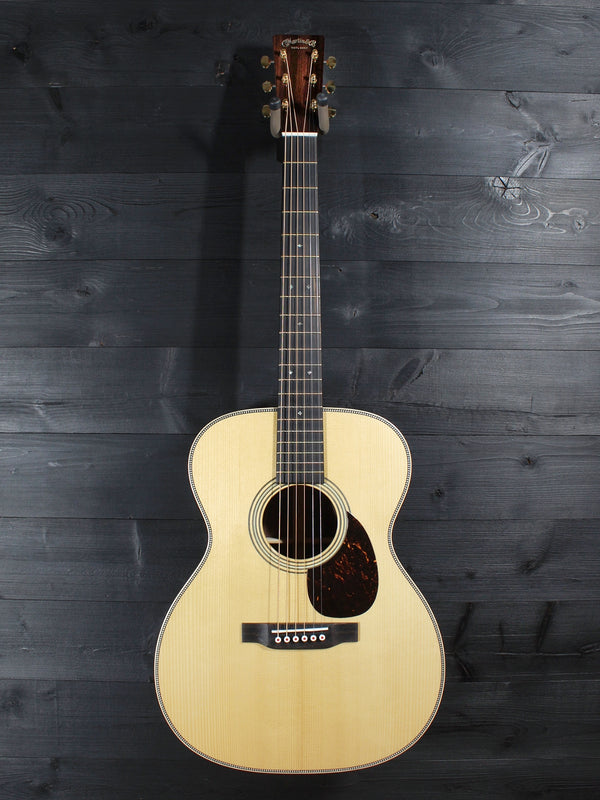 Martin 000-28 Modern Deluxe European Red Spruce VTS top full front view
