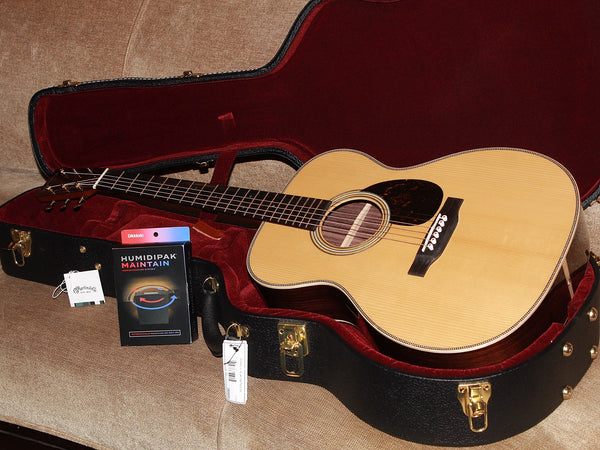 Martin 000-28 Modern Deluxe hardshell case