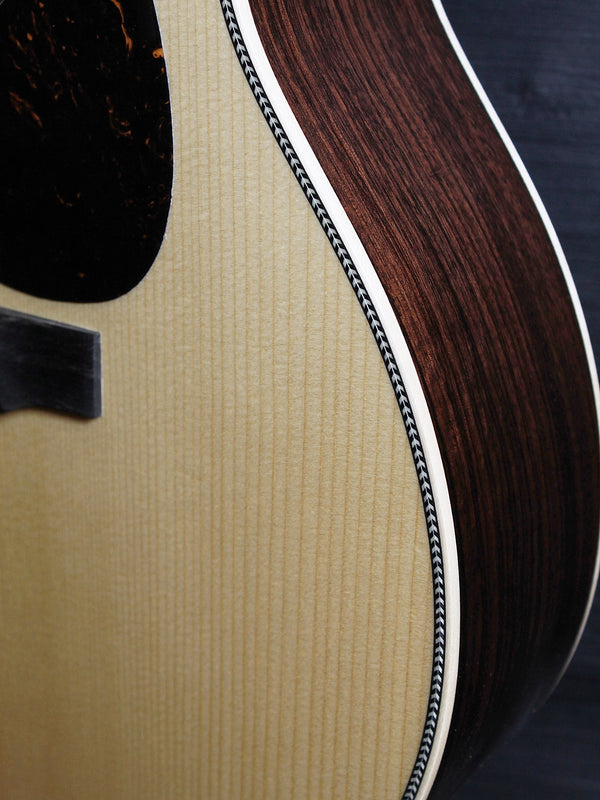 Martin 000-28 Modern Deluxe European Red Spruce VTS top with Herringbone 