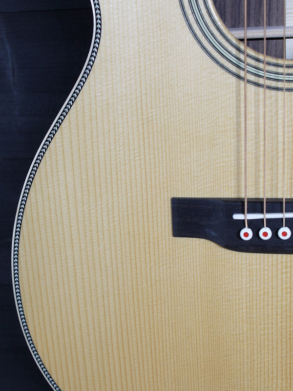 Martin 000-28 Modern Deluxe European Red Spruce VTS top Lower bout with herringbone 