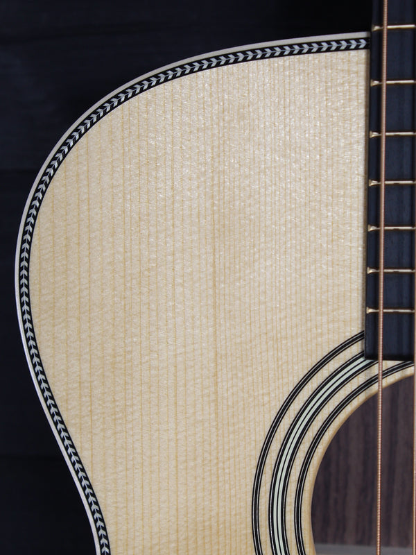 Martin 000-28 Modern Deluxe European Red Spruce VTS top herringbone trim