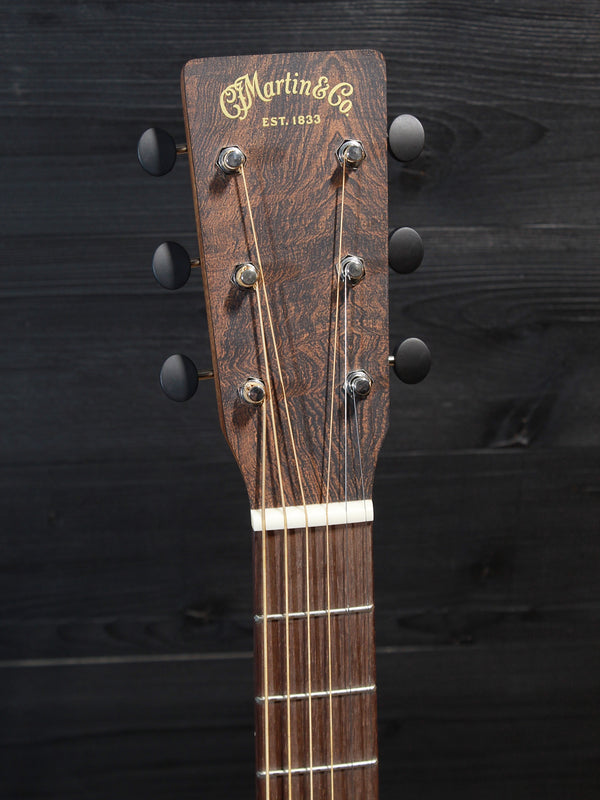 Martin Guitars headstock and tuning machines on the 000-Jr