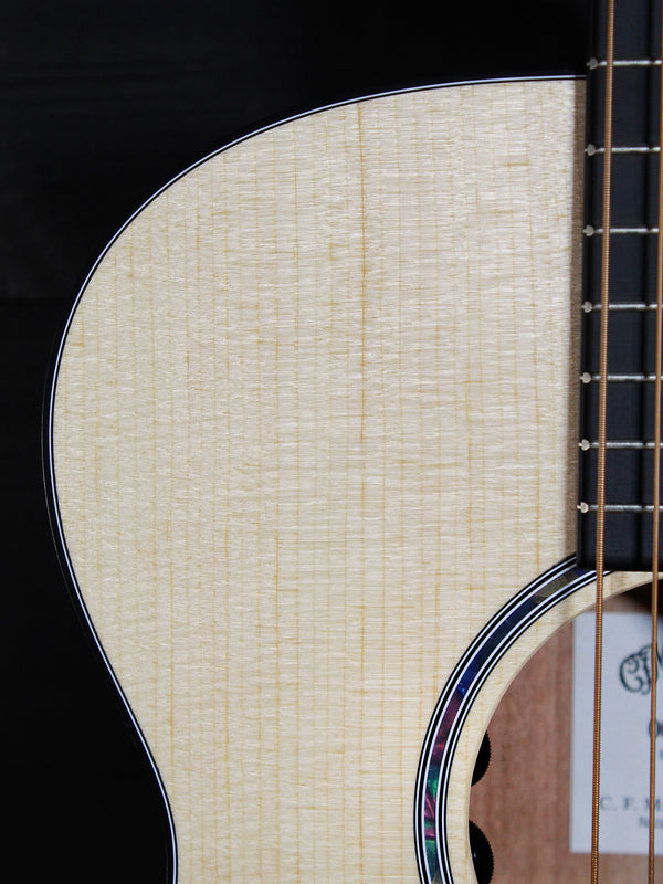 Martin 000C Jr-E acoustic-electric guitar spruce top