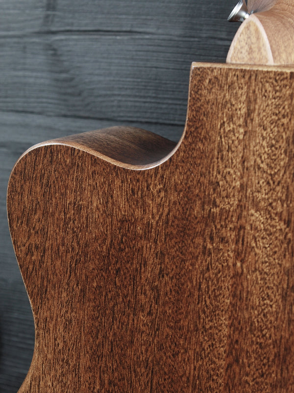 Close-up of the Martin 000C Jr E StreetMaster cutaway body.
