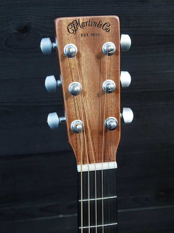 Martin 000C Jr E StreetMaster headstock and tuning machines