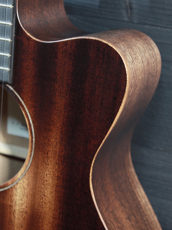 Close-up of the Martin 000C Jr E StreetMaster cutaway body.