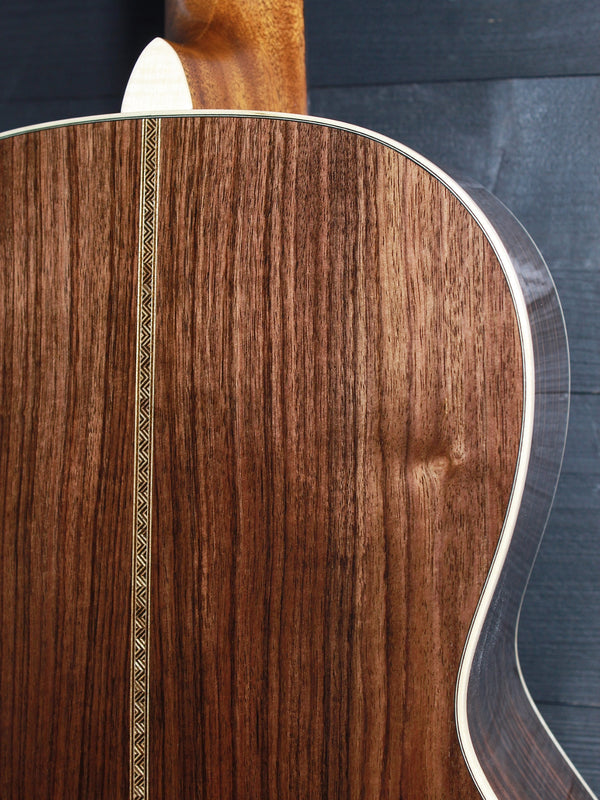 Martin 0012-28 Modern Deluxe 00 12-fret acoustic guitar rosewood upper bout