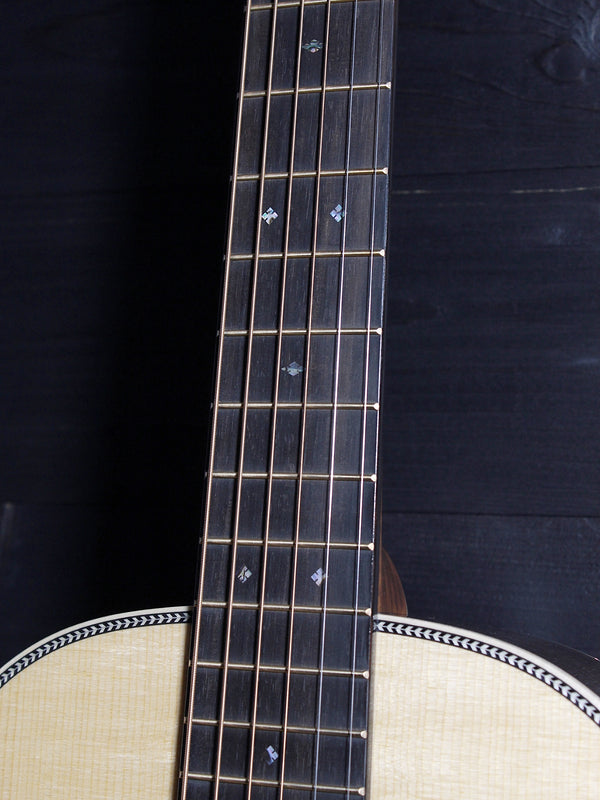 Martin 0012-28 Modern Deluxe 00 12-fret acoustic guitar ebony fretboard 