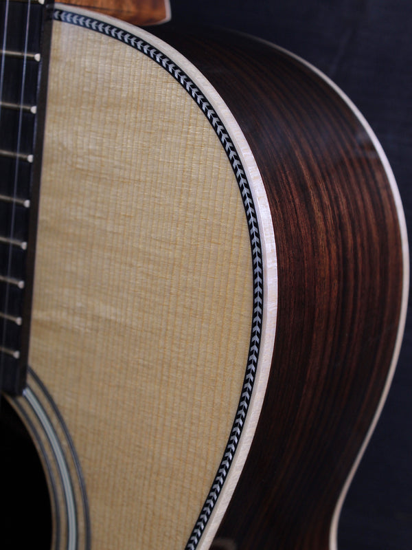 Martin 0012-28 Modern Deluxe 00 12-fret acoustic guitar flamed maple binding