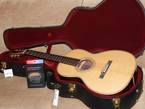 Martin 0012-28 Modern Deluxe 00 12-fret acoustic guitar with deluxe hardshell case
