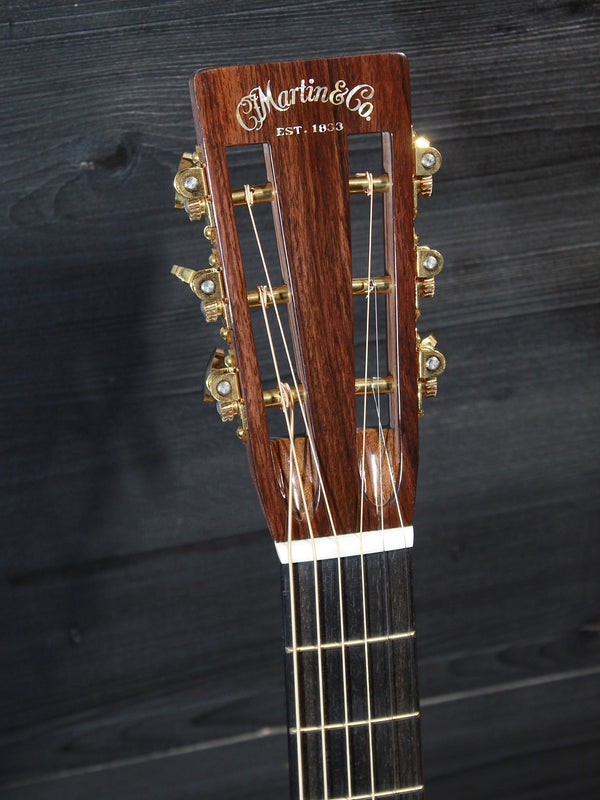 Martin 0012-28 Modern Deluxe 00 12-fret acoustic guitar slotted Headstock with logo
