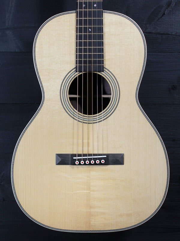 Martin 0012-28 Modern Deluxe 00 12-fret acoustic guitar close up top
