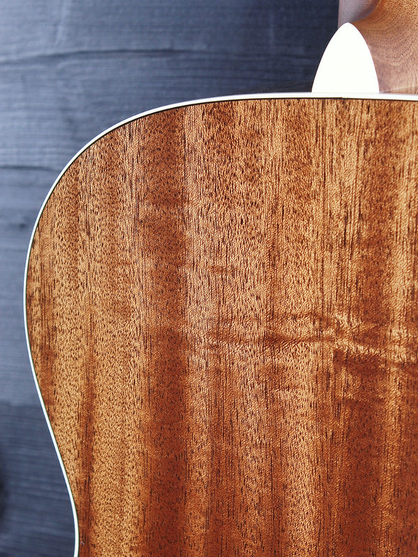 Martin CEO-7 Acoustic Guitar | Adirondack Spruce & Mahogany 00 Slope Shoulder
