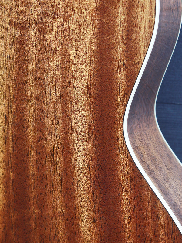 Martin CEO-7 Acoustic Guitar | Adirondack Spruce & Mahogany 00 Slope Shoulder