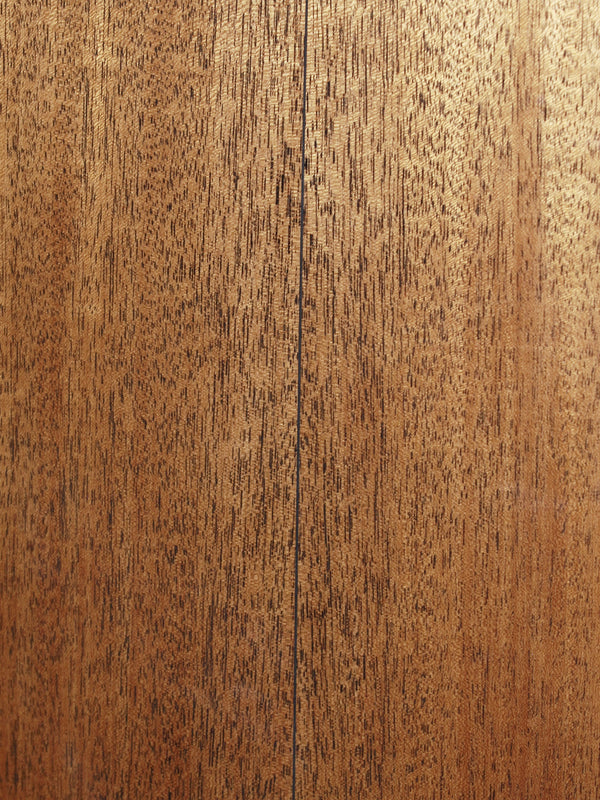 Close up wood texture on back of the Martin Custom Shop 00-12 Fret featuring solid mahogany tonewood.