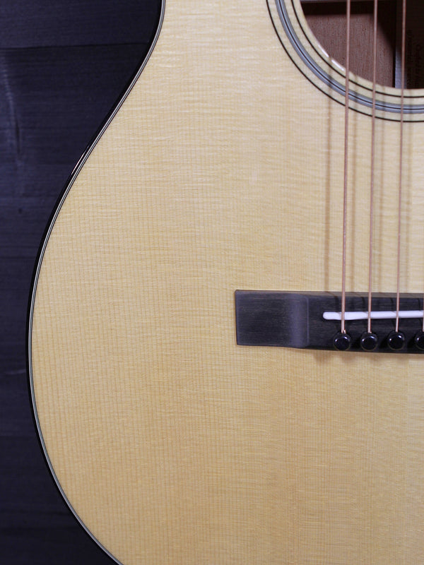 Close up wood grain on Adirondack spruce top and vintage-inspired appointments on the Martin Custom Shop 00-12 Fret.