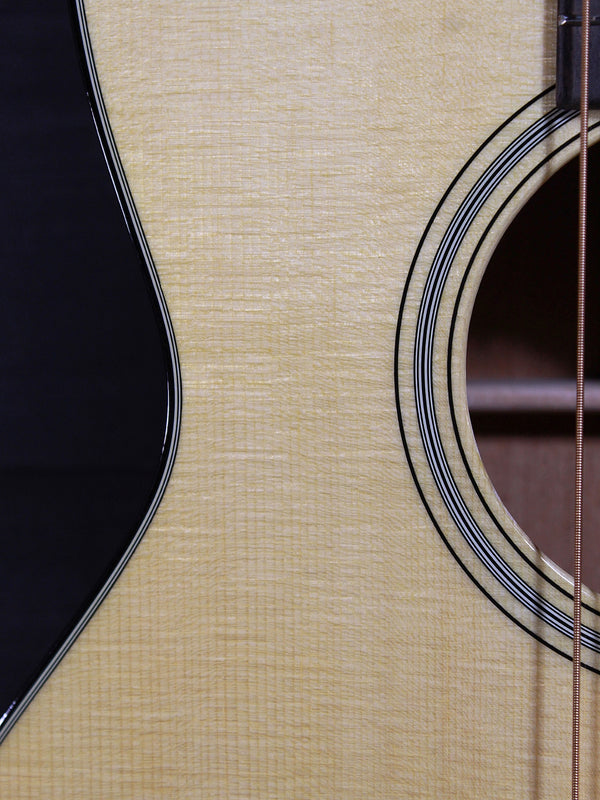 Adirondack spruce top and vintage-inspired appointments on the Martin Custom Shop 00-12 Fret showing rosette and soundhole.