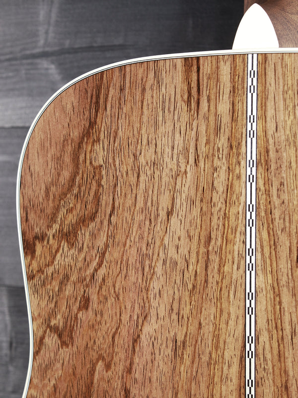 Martin Custom Shop Dreadnought with Adirondack Spruce top and Guatemalan Rosewood back wood grain