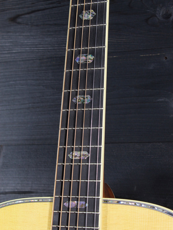     Martin D-41 spruce top with Ebony Fretboard and inlay