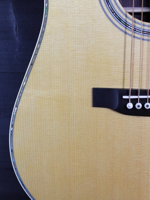 Martin D-41 spruce top with abalone top inlay