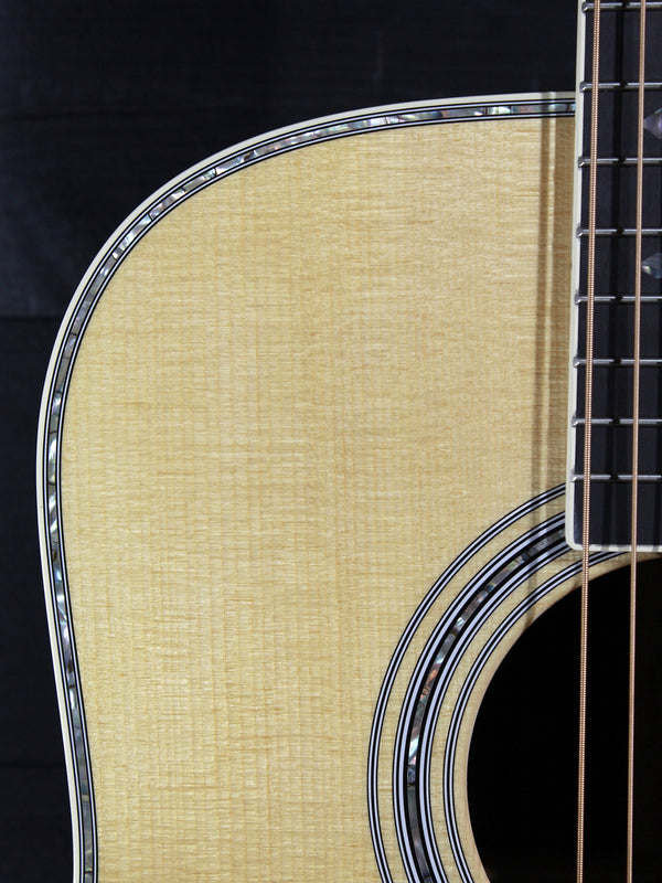 Martin D-41 spruce top with abalone top inlay