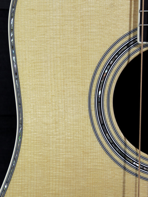 Martin D-41 spruce top with abalone top inlay and rosette