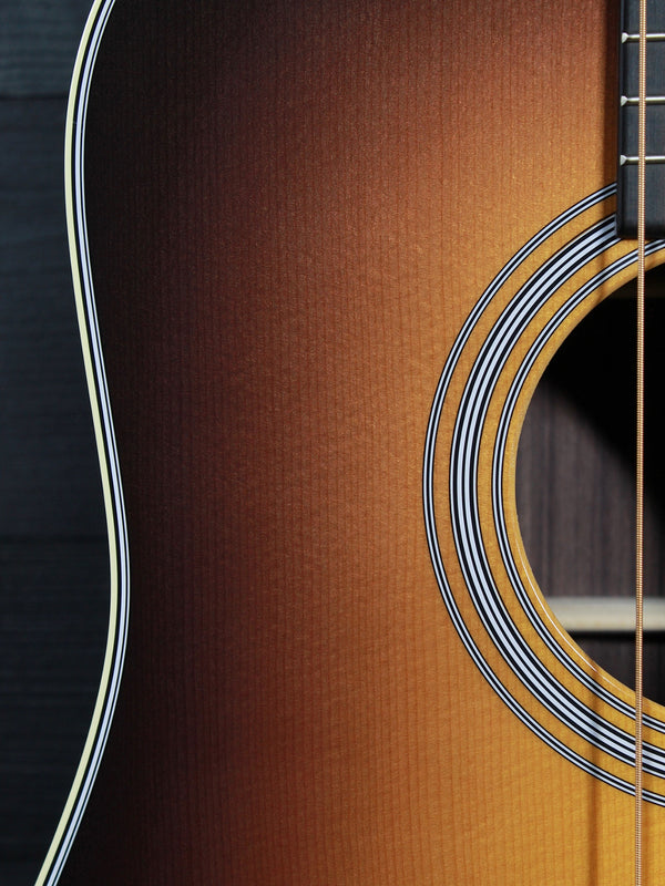 Martin D-28 1935 Sunburst solid Sitka spruce top and rosette