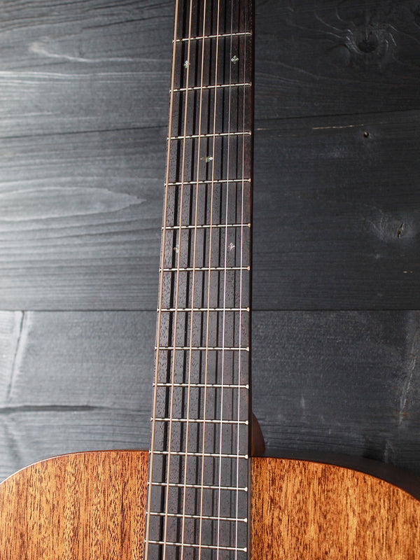 Martin 000-15M Mahogany Satin Finish  - All Solid Wood Made-in-USA Acoustic Guitar