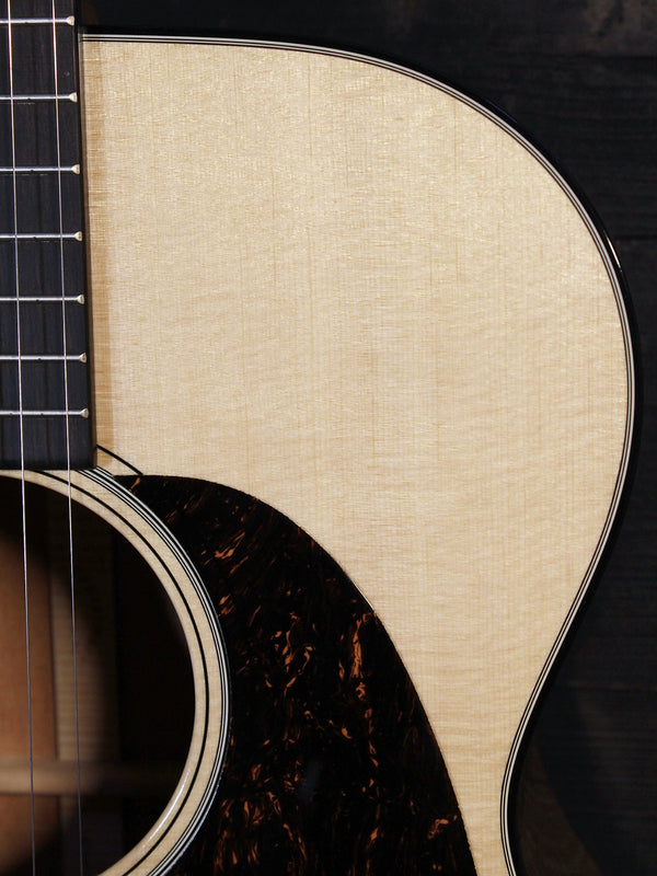 Martin 000-18 Acoustic Guitar – Solid Spruce & Solid Mahogany | Made in USA | Includes Hardshell Case