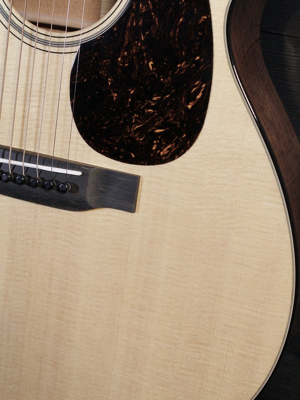 Martin 000-18 Acoustic Guitar – Solid Spruce & Solid Mahogany | Made in USA | Includes Hardshell Case