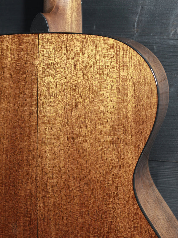 Martin 000-18 Acoustic Guitar – Solid Spruce & Solid Mahogany | Made in USA | Includes Hardshell Case