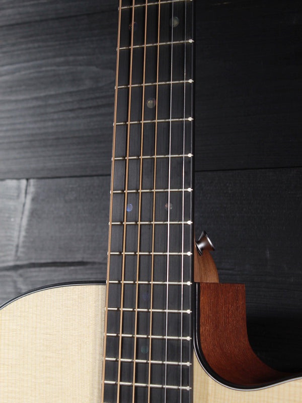 Martin Redesigned 000C Jr E Sapele / Spruce Solid Wood Acoustic-Electric Guitar