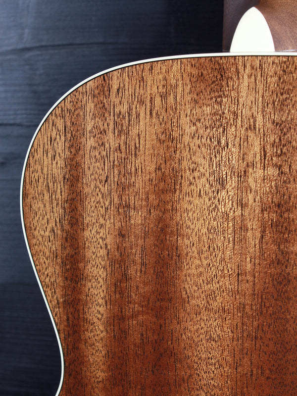 Martin CEO-7 Mahogany / Adirondack 00 Acoustic Guitar