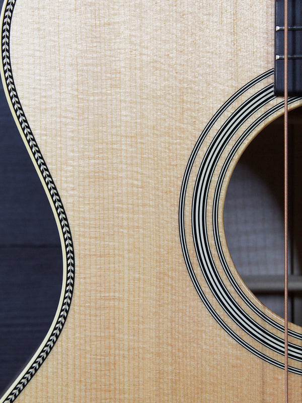 Martin Guitars Custom Shop Grand Performance Flamed Maple / Spruce Acoustic Guitar