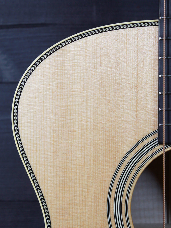 Martin Guitars Custom Shop Grand Performance Flamed Maple / Spruce Acoustic Guitar