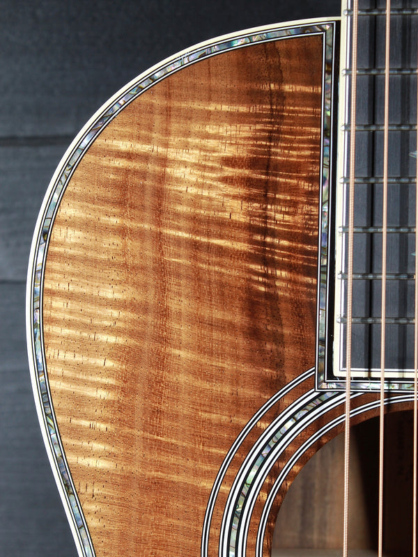 Martin Custom Shop 00 12-Fret Premium Hawaiian Koa Acoustic Guitar