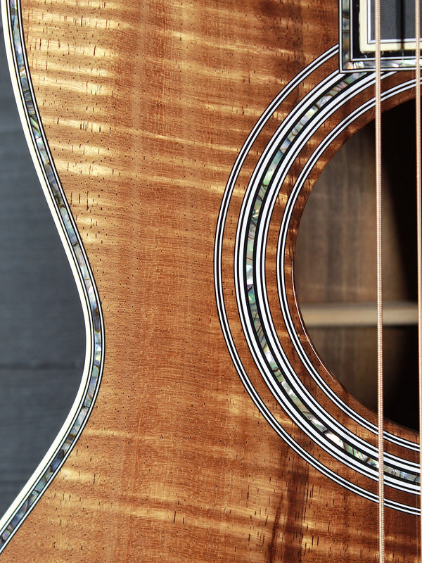 Martin Custom Shop 00 12-Fret Premium Hawaiian Koa Acoustic Guitar