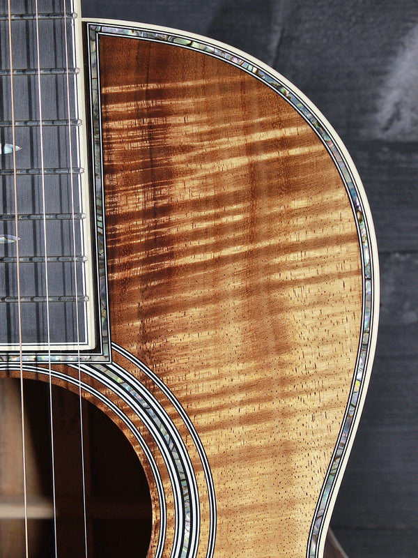 Martin Custom Shop 00 12-Fret Premium Hawaiian Koa Acoustic Guitar