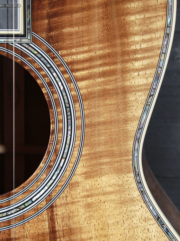 Martin Custom Shop 00 12-Fret Premium Hawaiian Koa Acoustic Guitar