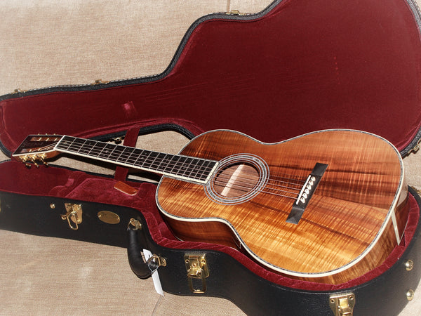 Martin Custom Shop 00 12-Fret Premium Hawaiian Koa Acoustic Guitar