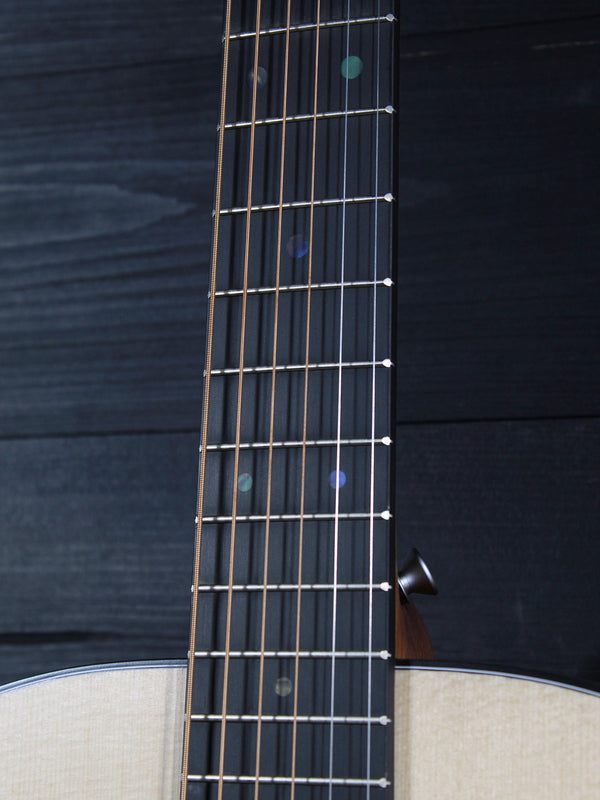 Martin DJr E Solid Wood Junior Series 14-Fret Acoustic-Electric Guitar