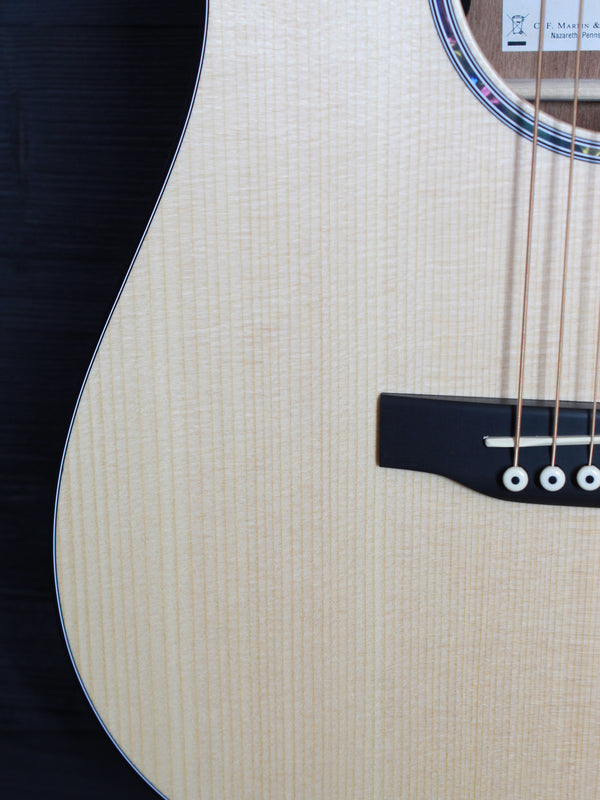 Martin DJr E Solid Wood Junior Series 14-Fret Acoustic-Electric Guitar
