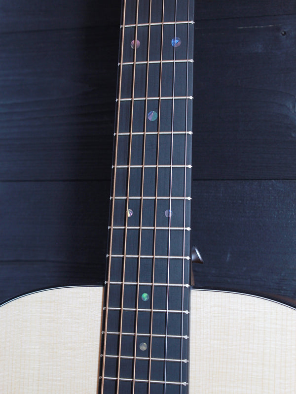 Martin DJr E Solid Wood Junior Series 14-Fret Acoustic-Electric Guitar