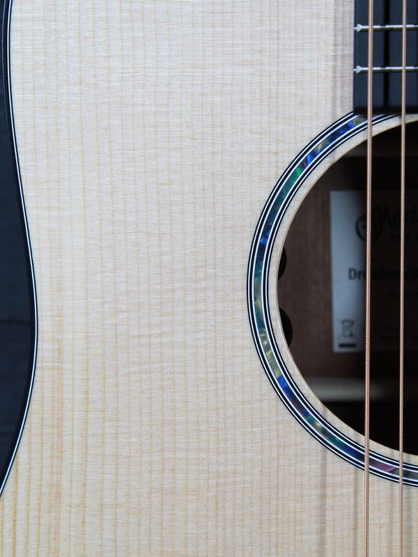 Martin DJr E Solid Wood Junior Series 14-Fret Acoustic-Electric Guitar